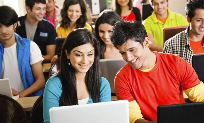 क्विज में छात्रों को मोबाइल और TAB जीतने का मौका