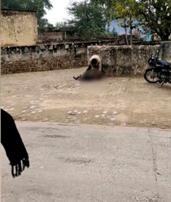 क्रूरता की हद, भाई भाई का काट रहा था गर्दन, लोग वीडियो बनाने में लगे थे
