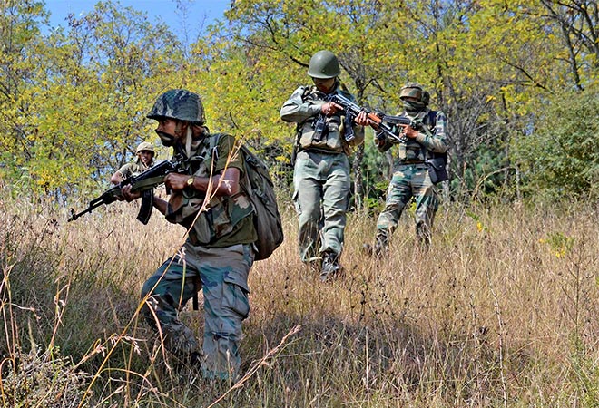 आतंकवादियों ने की गोलीबारी, एक नाबालिग हुआ घायल