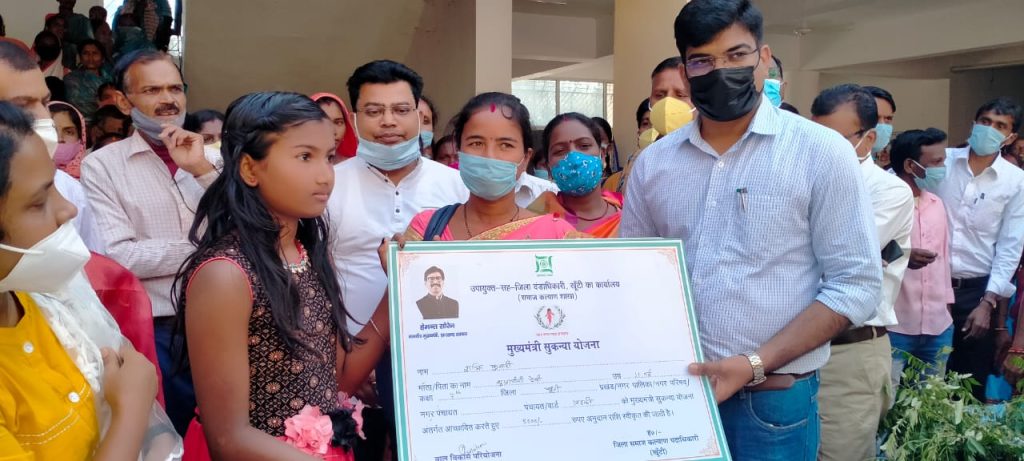 अड़की प्रखण्ड में किया गया अनुमण्डल दिवस का आयोजन, लगाए गए विभिन्न विभागों के स्टॉल