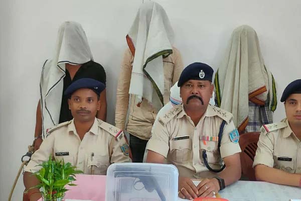 गुमला से जेजेएमपी के तीन नक्सली गिरफ्तार